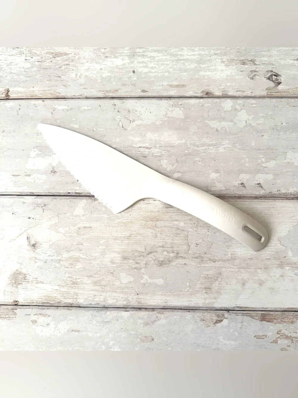 Tupperware Pie Server Knife Serving Utensil Host White NEW